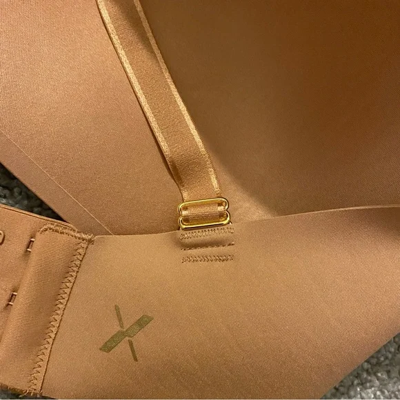 Knix Bra Women’s 6+ Tan Contour Plunging Neckline Molded Foam Cups Adjustable - Picture 4 of 7
